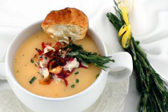 Velvet Cream & Sea: Exploring New England Clam Chowder